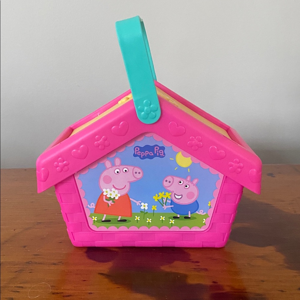 Props Pig lets have a picnic set 14 piece set tea party playset